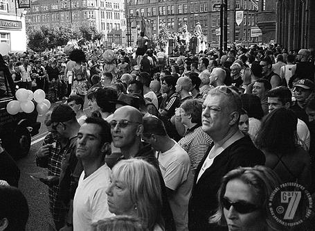 GayFest 2001: onlookers near the New Union